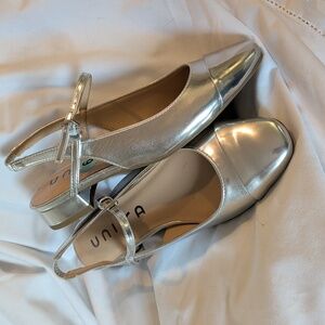 Women's Size 6 Unisa Silver Shiny Sling-back Mary Jane Shoes NWOB